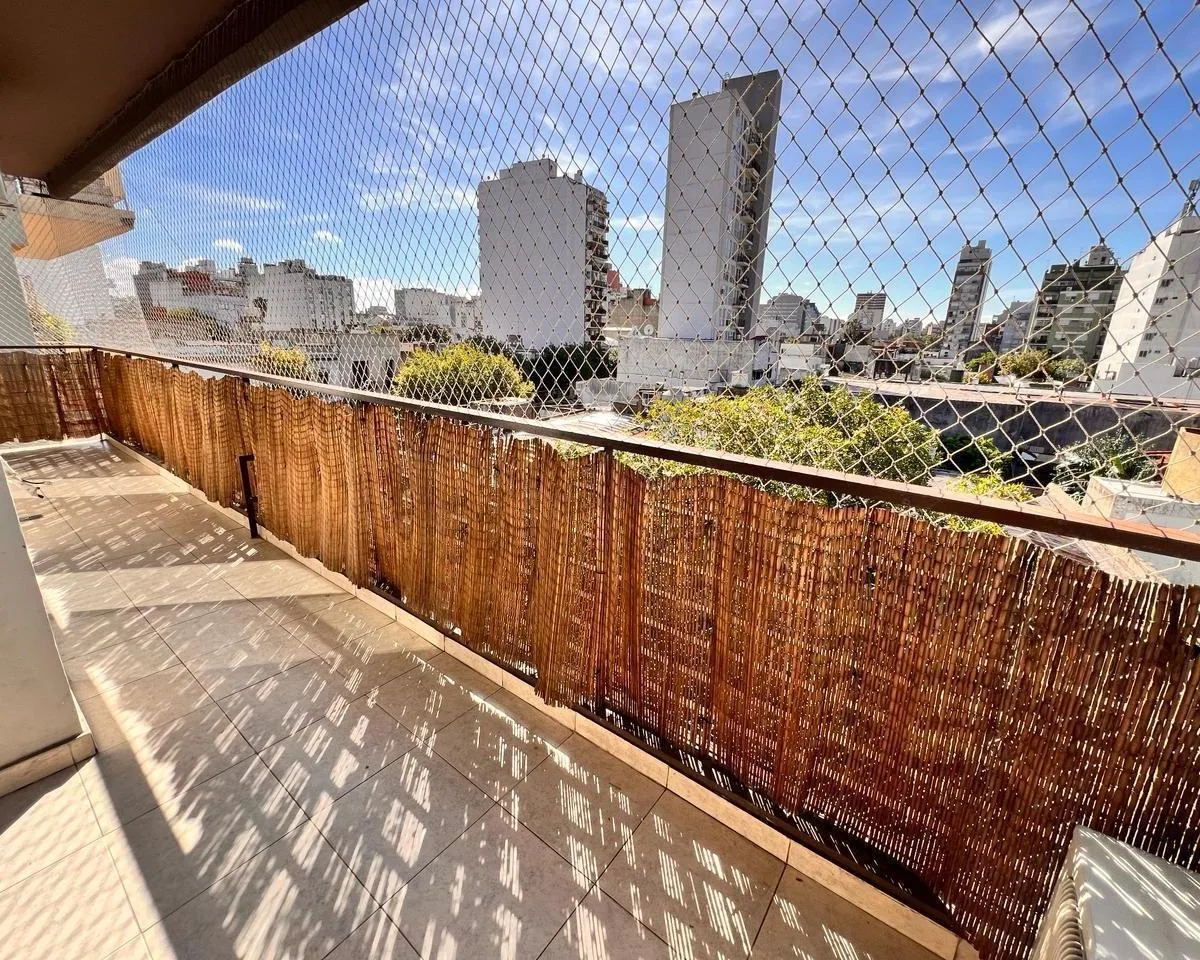 Apartamento de 3 ambientes com 2 dormitórios e vaga de garagem fixa em San Cristóbal