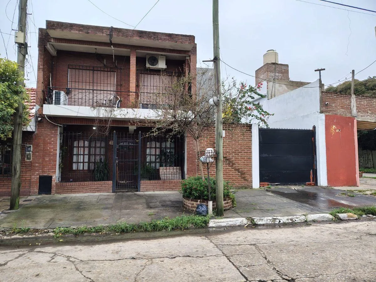 Casa de 3 dormitórios em Bernal Oeste, Quilmes