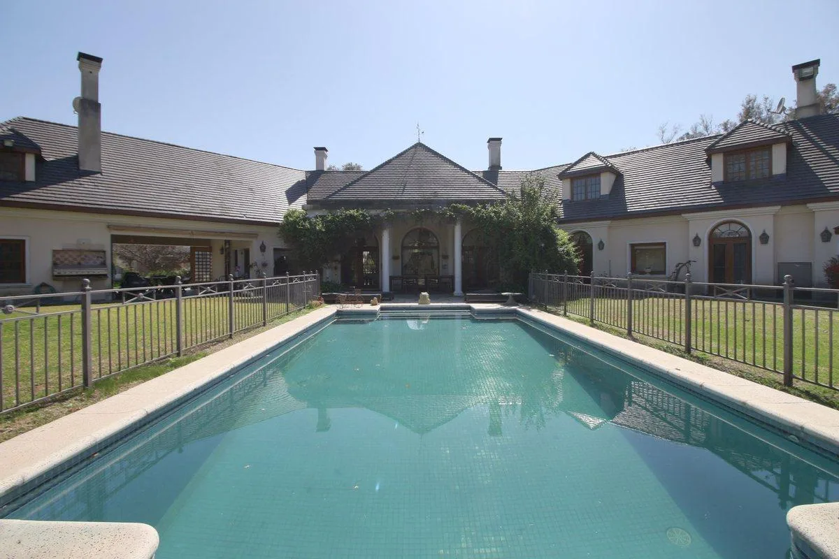 Casa de 5 ambientes com jardim e piscina em Buenos Aires