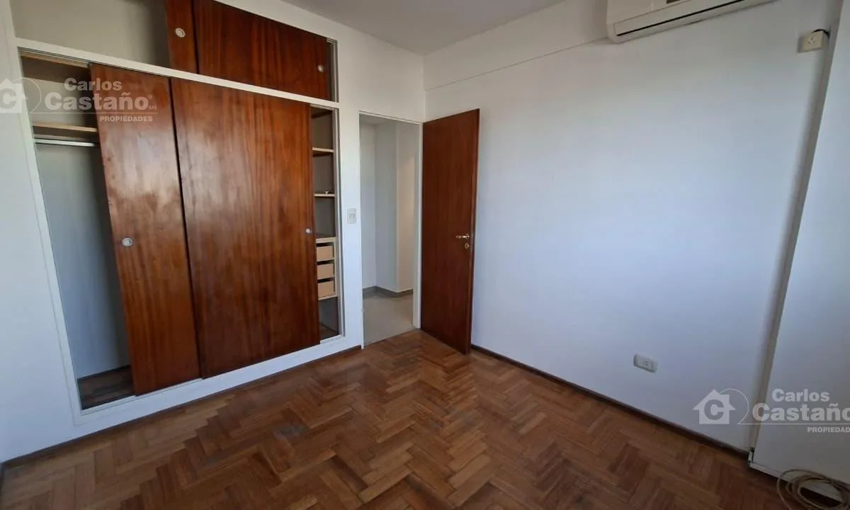 Departamento de 2 ambientes al frente con balcón en Vicente López