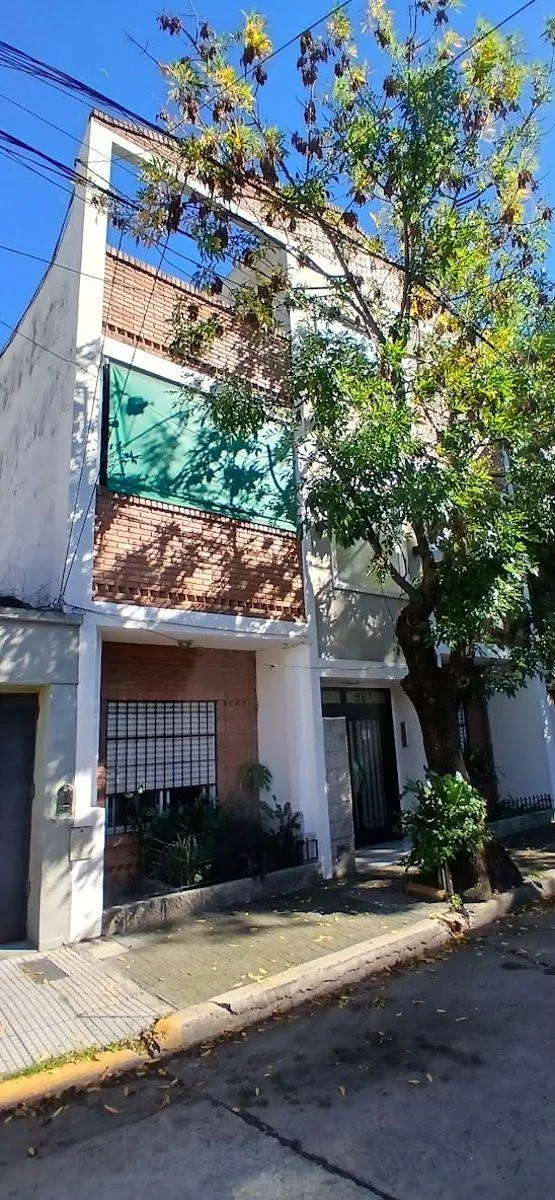 Apartamento meio andar de 2 ambientes de frente em Liniers