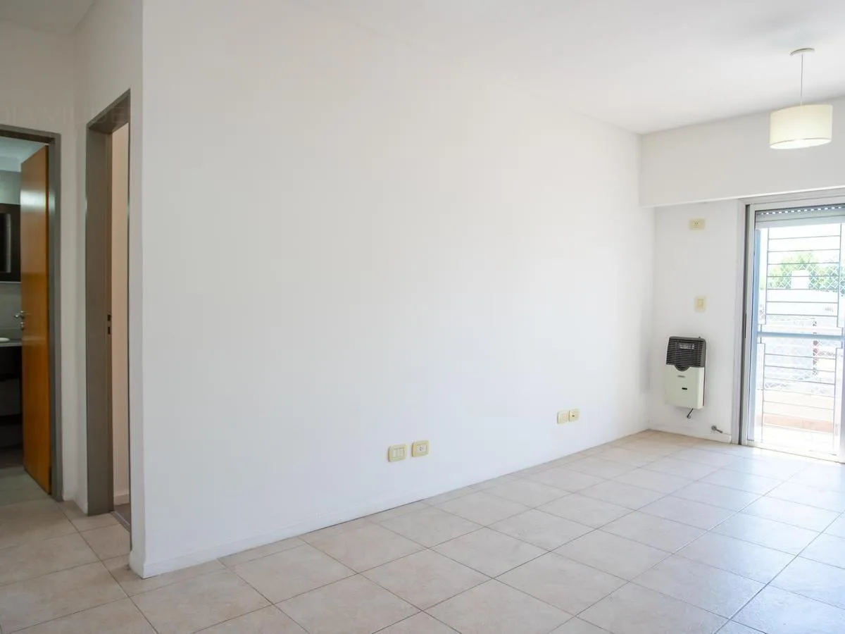 Departamento de 2 ambientes con balcón en Morón Sur