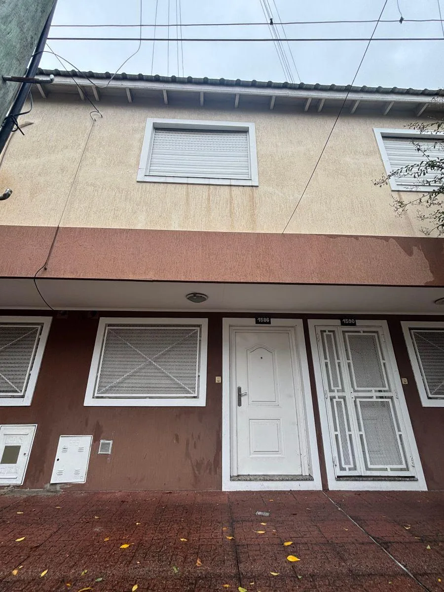 Apartamento duplex de 3 ambientes com 2 quartos em Lanús