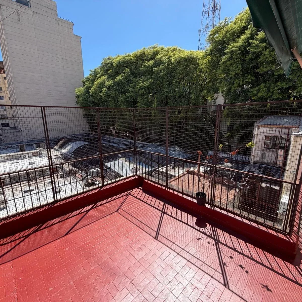 Departamento de 3 ambientes con escritorio y balcón terraza en Belgrano