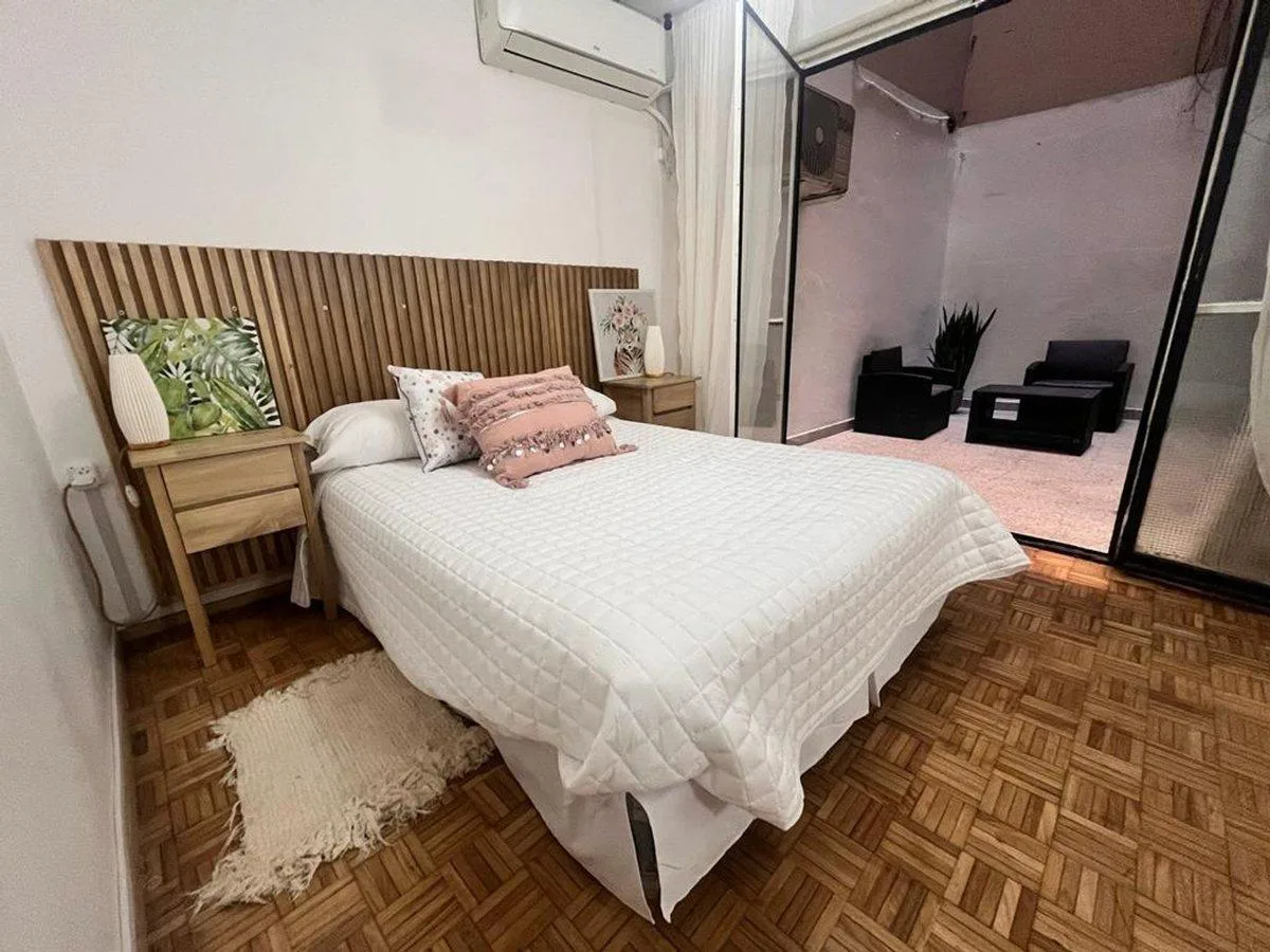 Kitnet mobiliada em Retiro com pátio