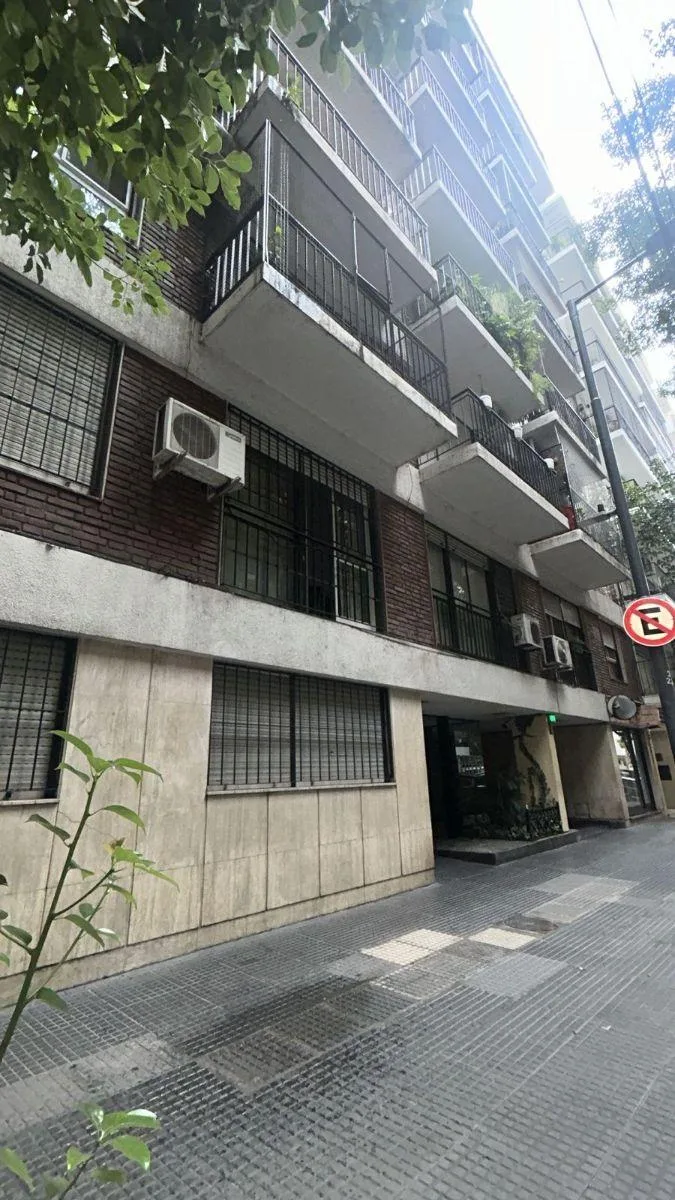 Three-bedroom ground-floor apartment in Recoleta