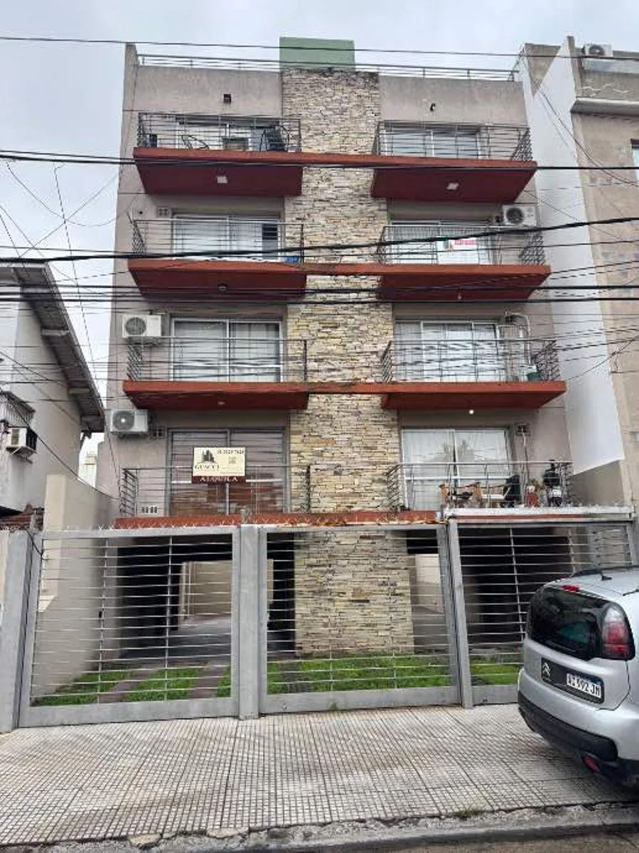 Departamento de 2 ambientes con balcón en Castelar