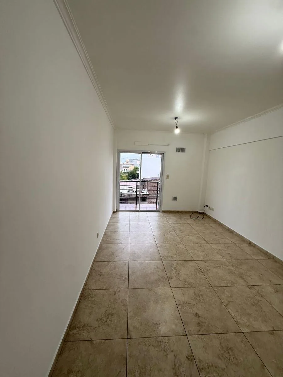 Dois ambientes com varanda em frente em Lomas del Mirador