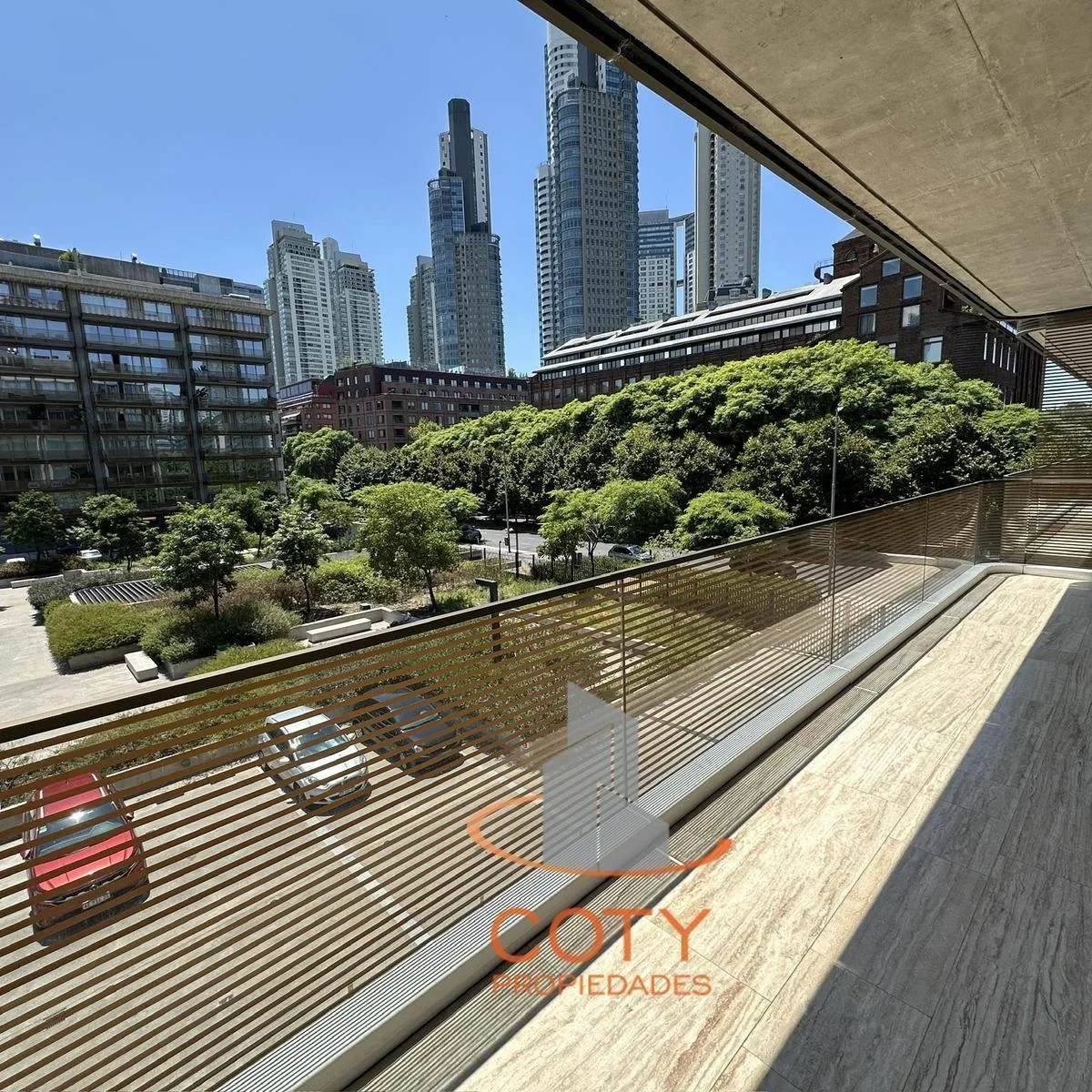 Двухкомнатная квартира без мебели с парковочным местом в Puerto Madero