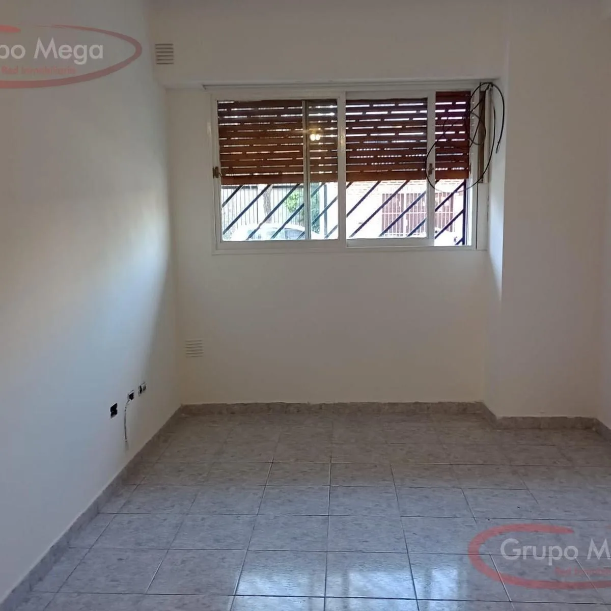 Apartamento de três ambientes com pátio em Villa General Mitre