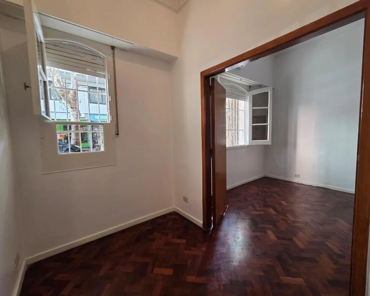 Studio apartment with small patio in Recoleta