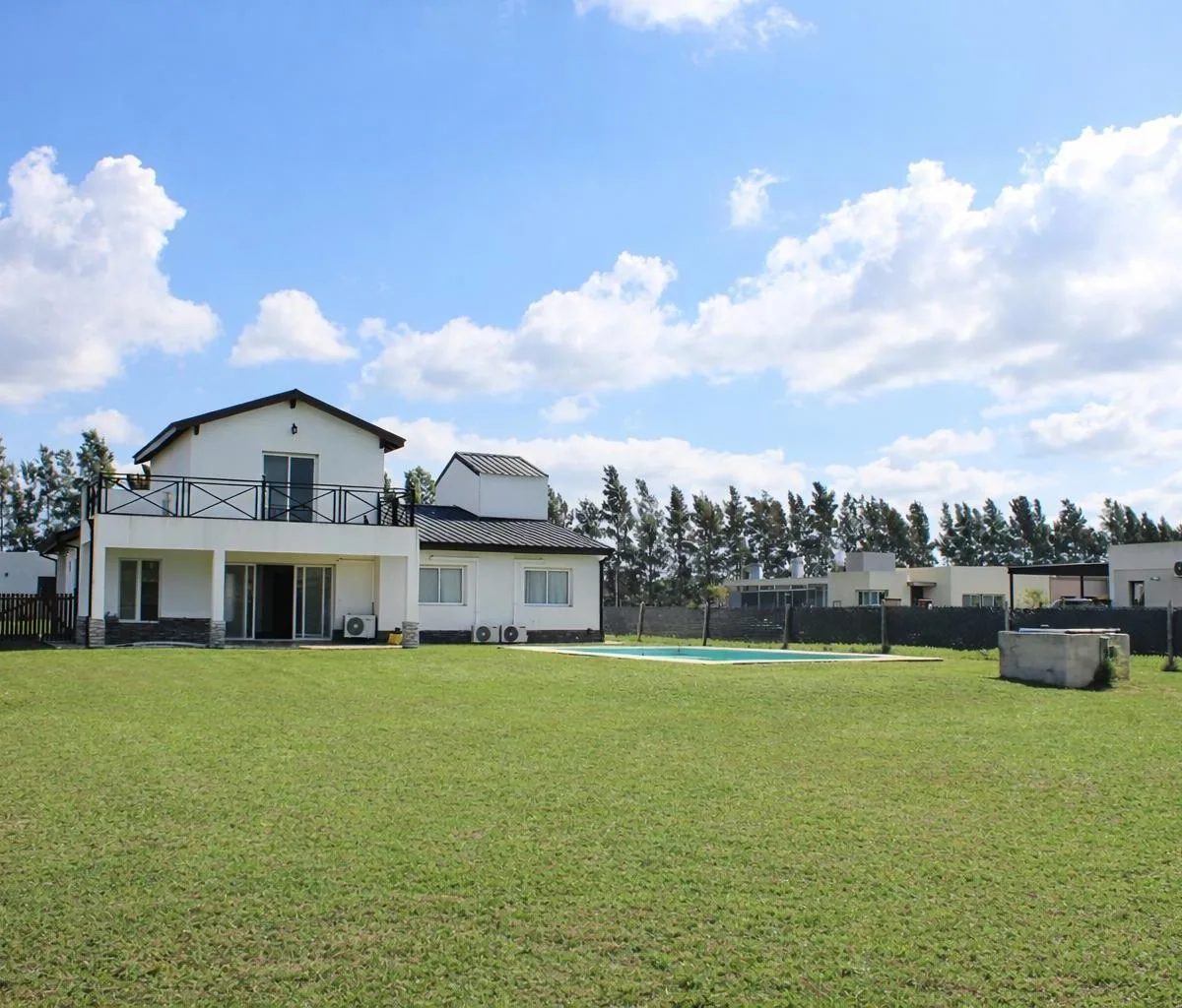 New three-bedroom house in Matisse private neighbourhood, Campana