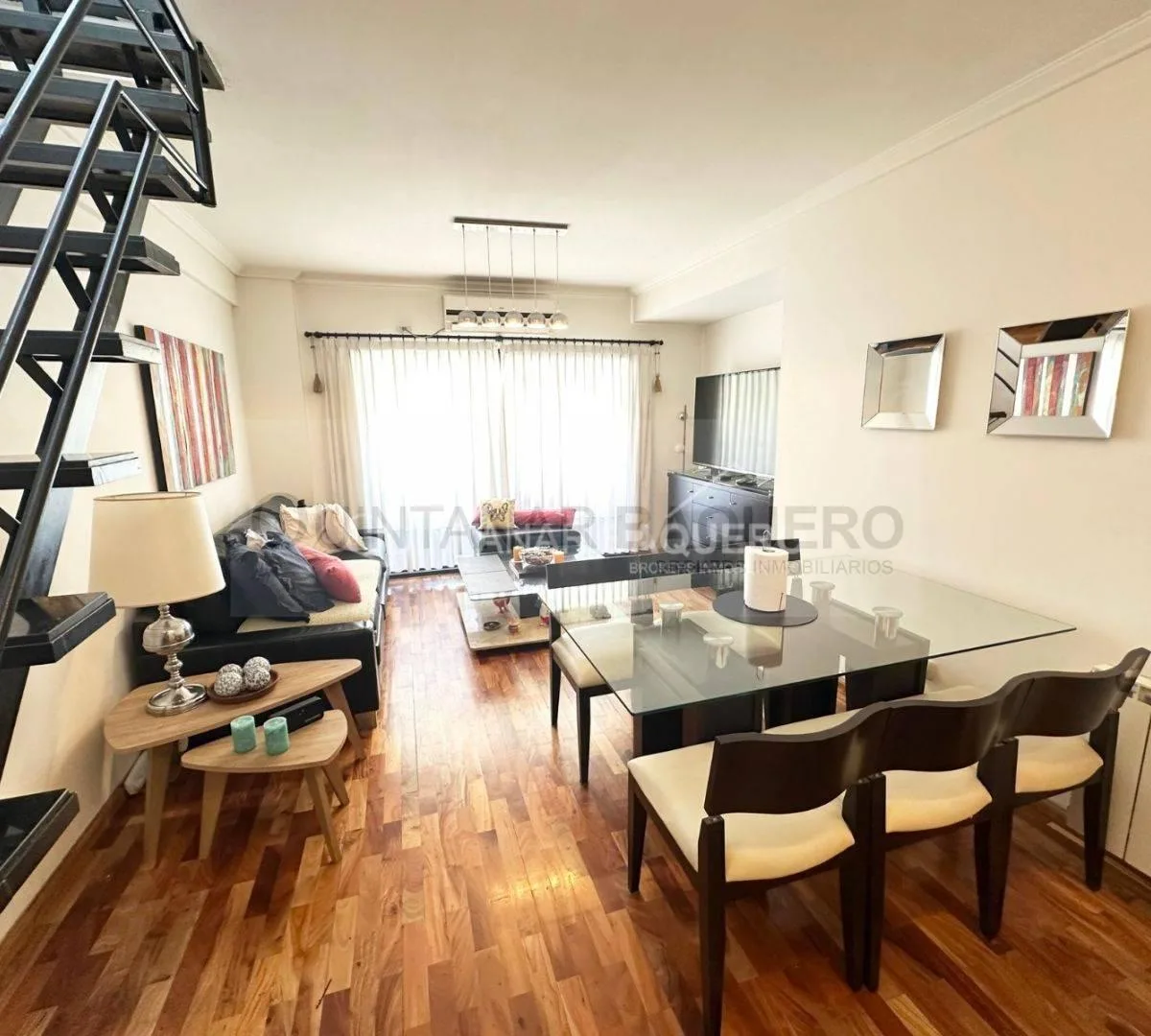 Apartamento duplex de 3 ambientes com 2 vagas em Flores