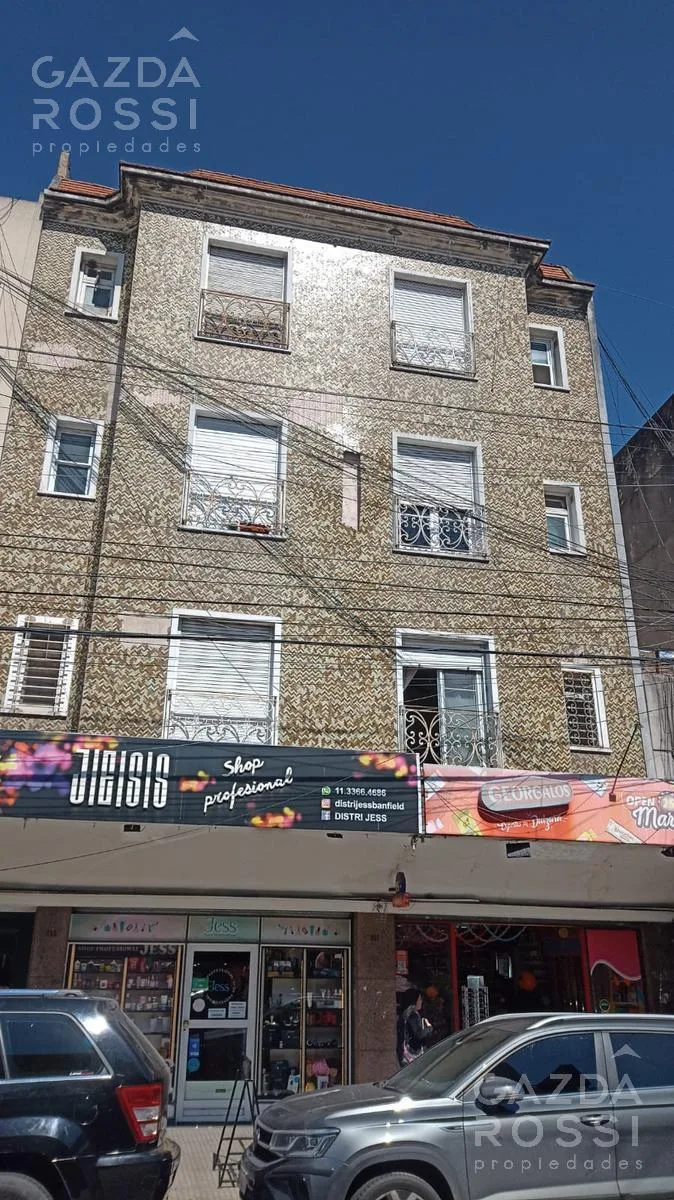 Departamento de 2 ambientes en Banfield con jardín