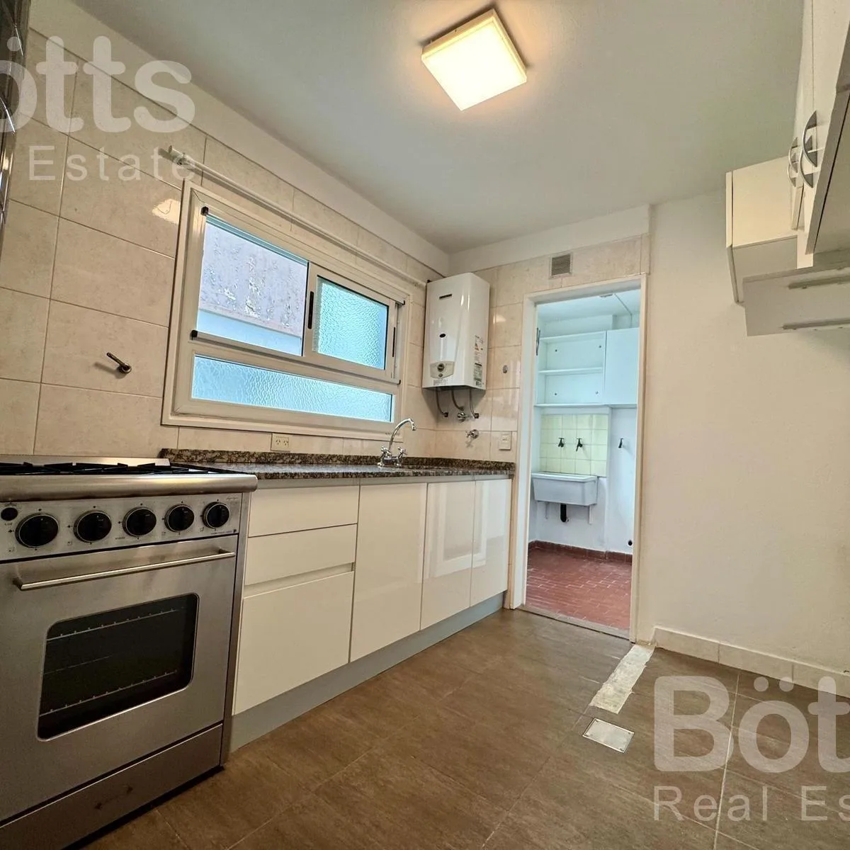 Semipiso de 2 ambientes con balcón en Floresta