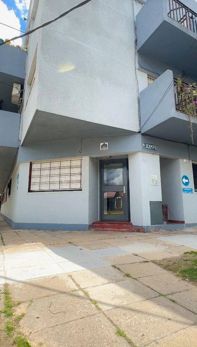 Apartamento de 3 ambientes com varanda em Lanús Oeste