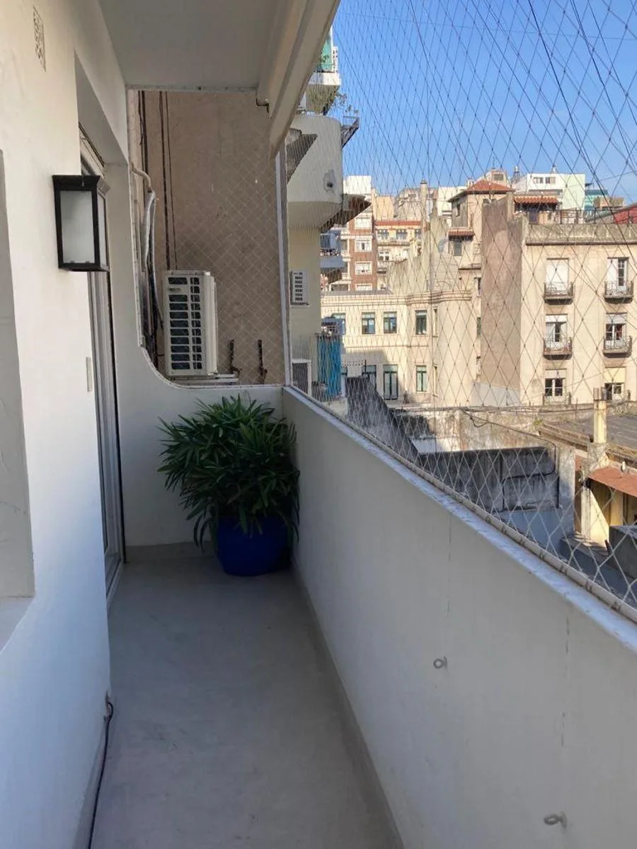 Two-bedroom half-floor unit in Recoleta