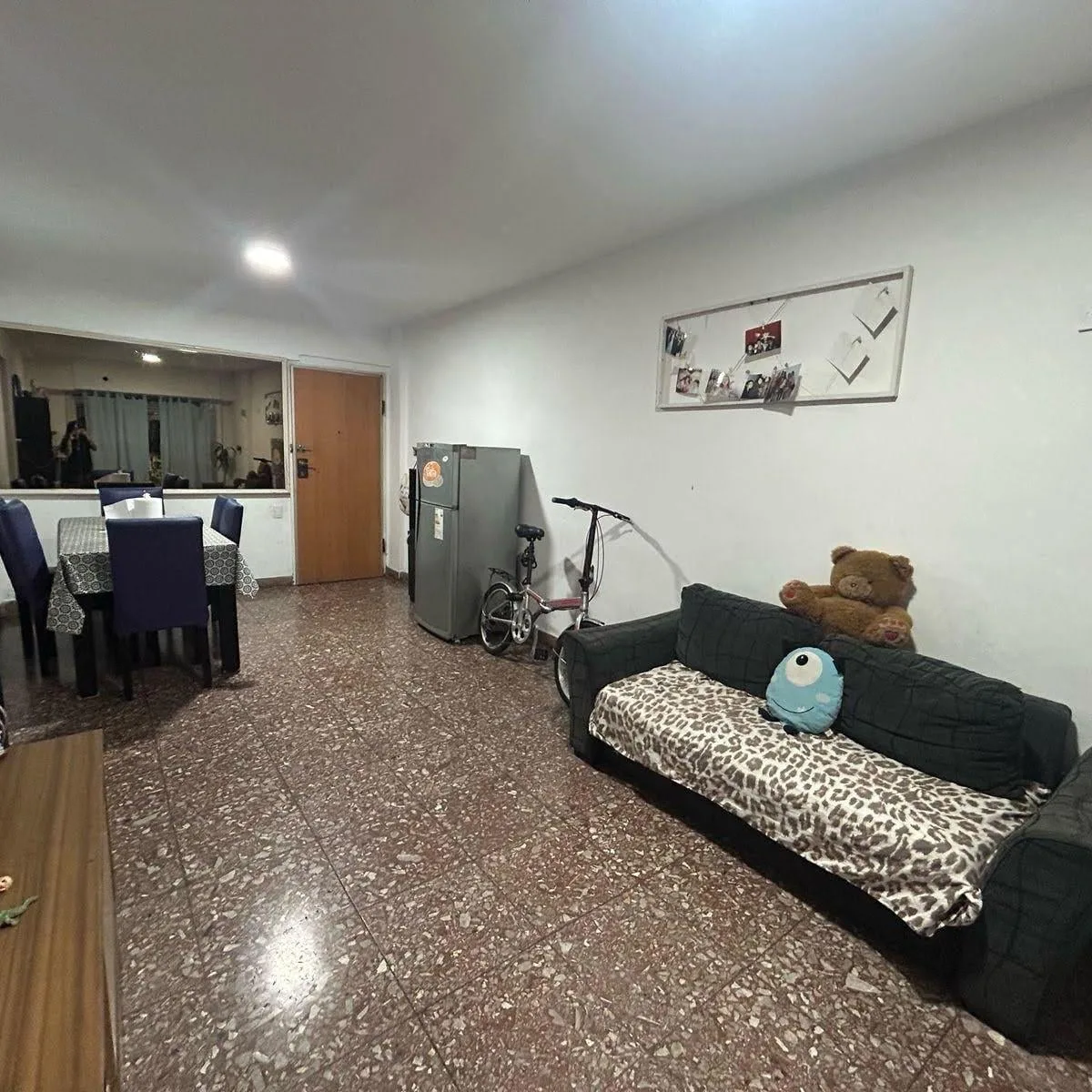Departamento de 3 ambientes con balcón y patio en Flores