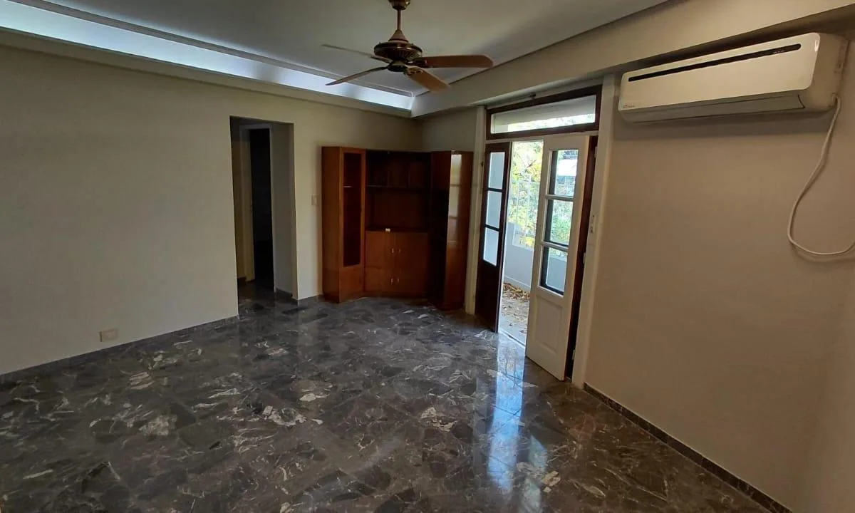 Apartamento de três ambientes de frente em Caballito