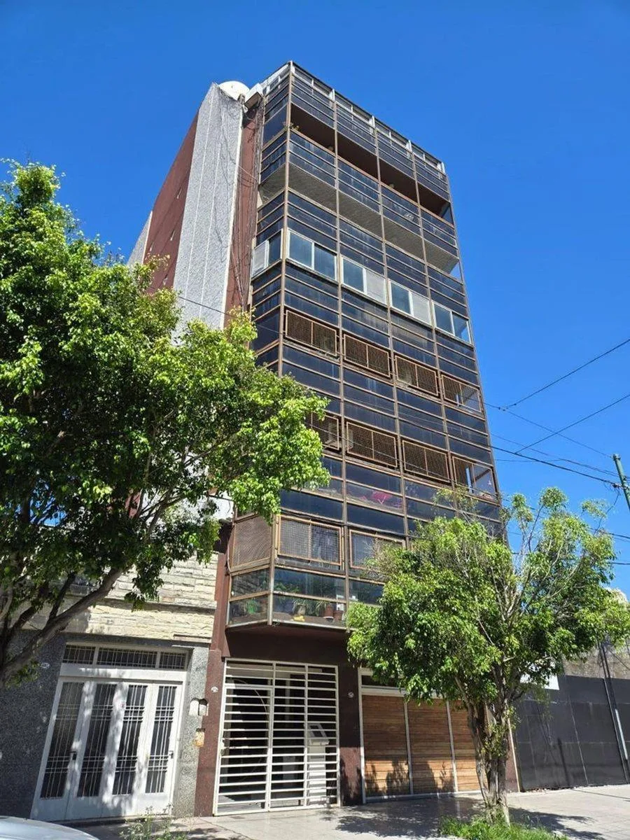 Departamento semipiso de 3 ambientes con balcón en Villa Lugano