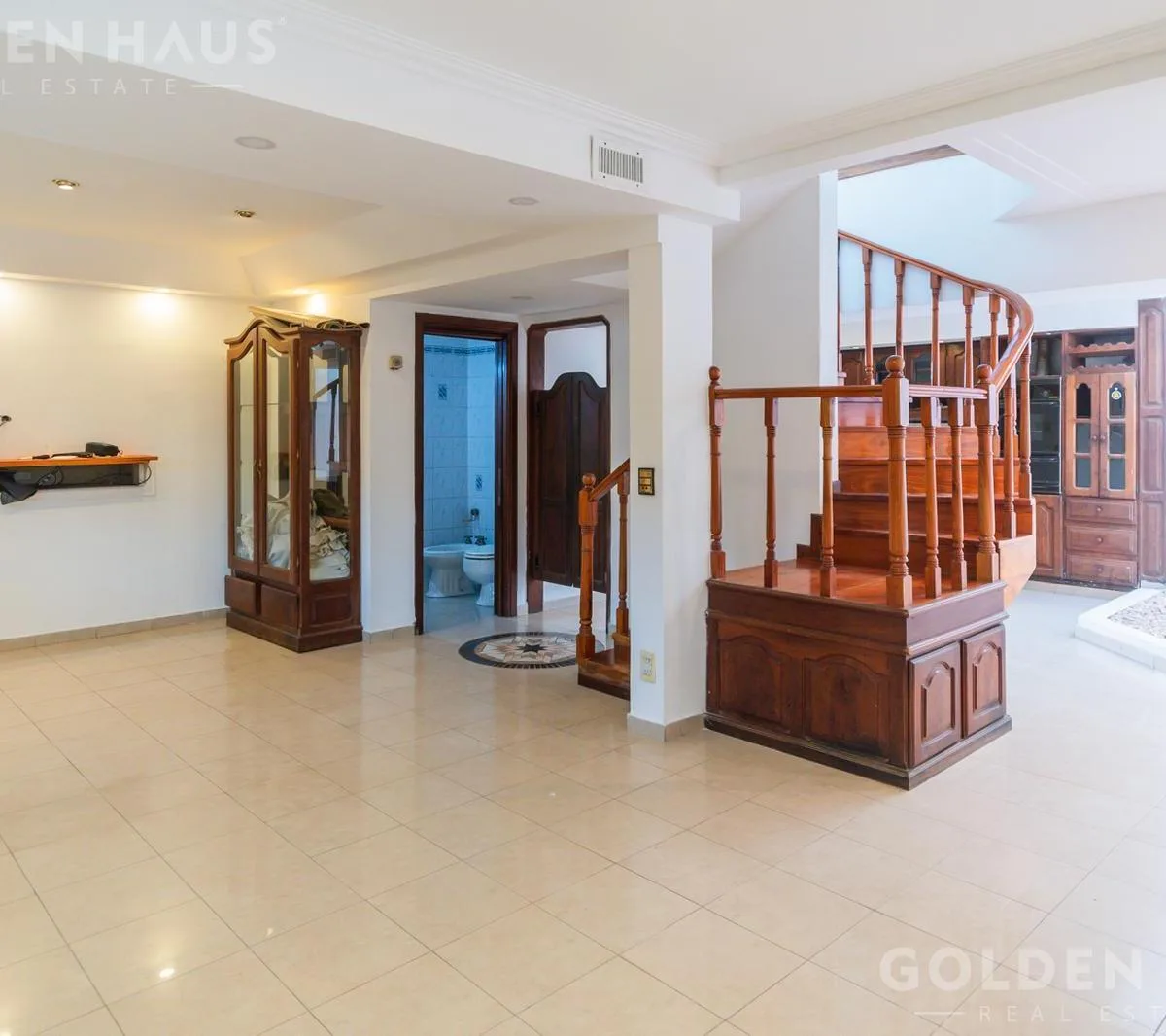 Частный дом с 4 спальнями в Quilmes Oeste