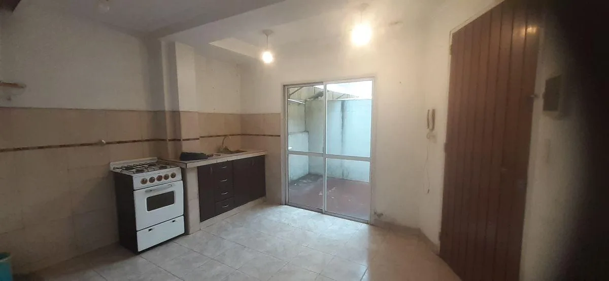 Apartamento de 2 ambientes com pátio em Lanús