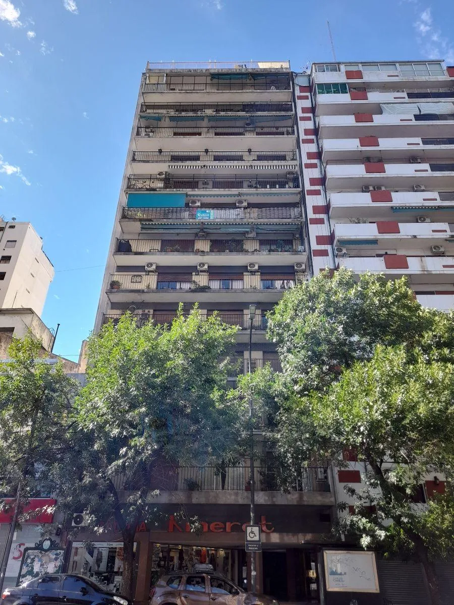 Apartamento de 3 ambientes com dependência e vaga fixa em Almagro