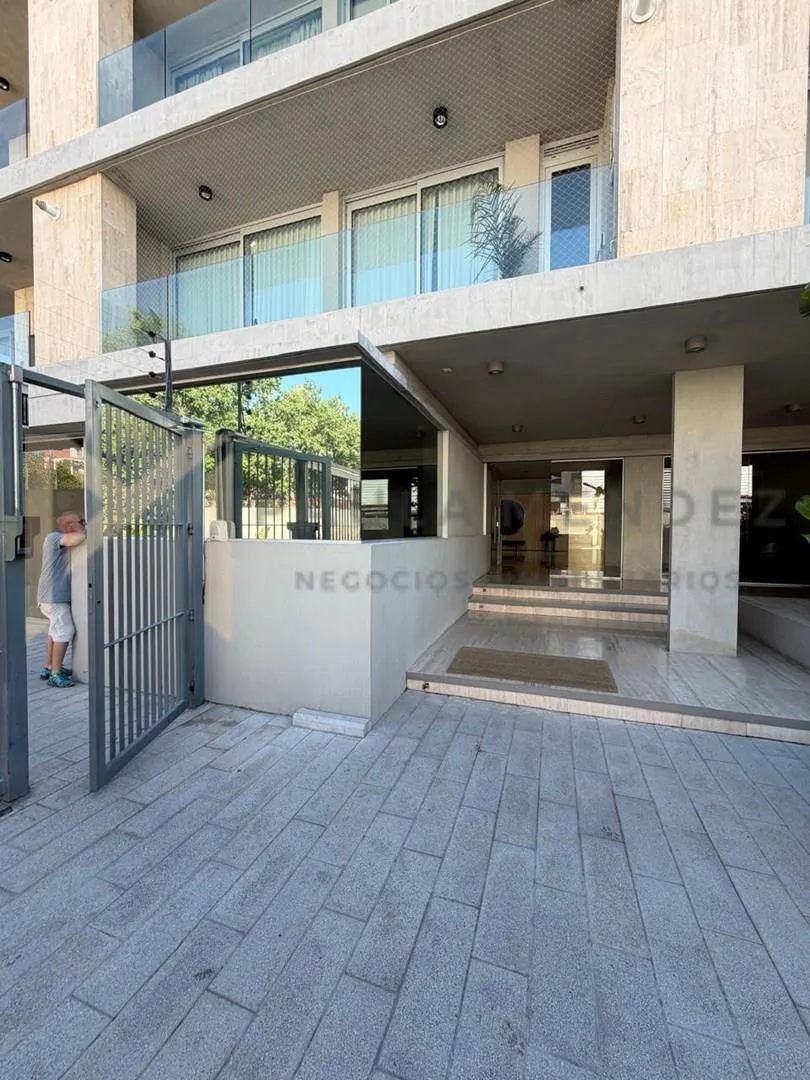 Departamento de 2 ambientes y medio con cochera en San Isidro