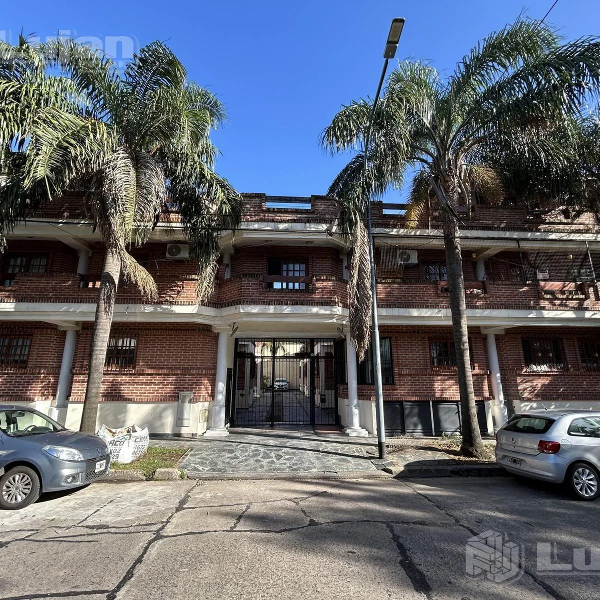 Two-bedroom PH with parking space and terrace in Parque Avellaneda