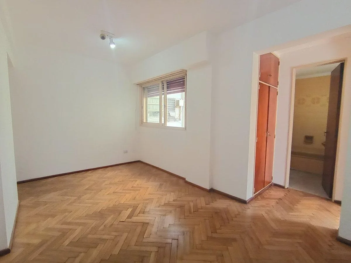 Two-room apartment with covered laundry in Almagro