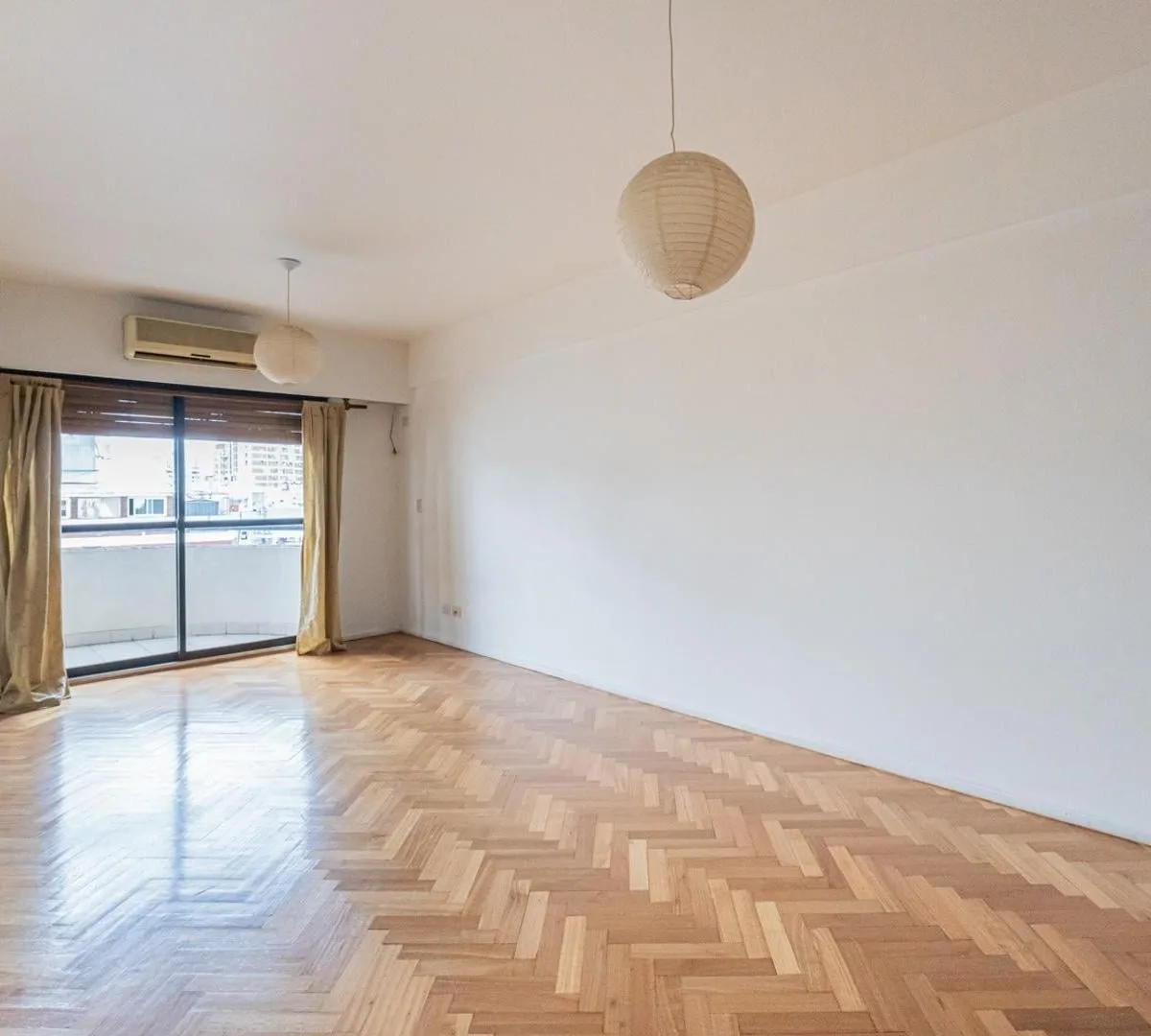 Monoambiente al frente con balcón en Belgrano