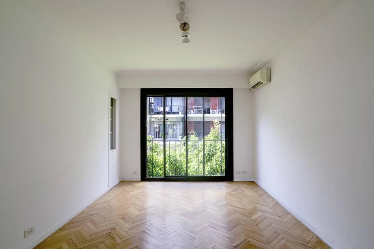 Departamento de 3 ambientes con dependencia de servicio en Recoleta