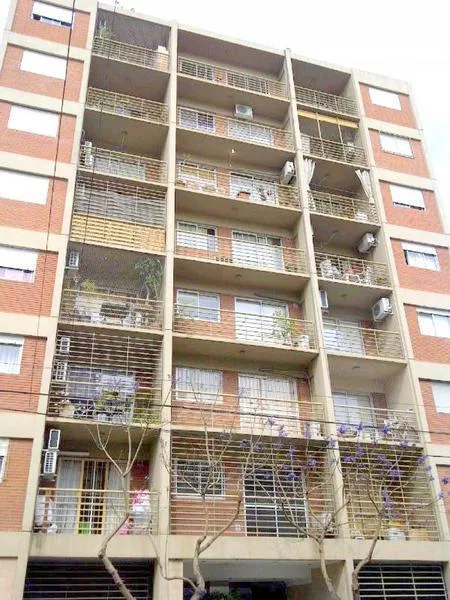 Apartamento de três ambientes com 2 dormitórios e vaga fixa em Villa Pueyrredón