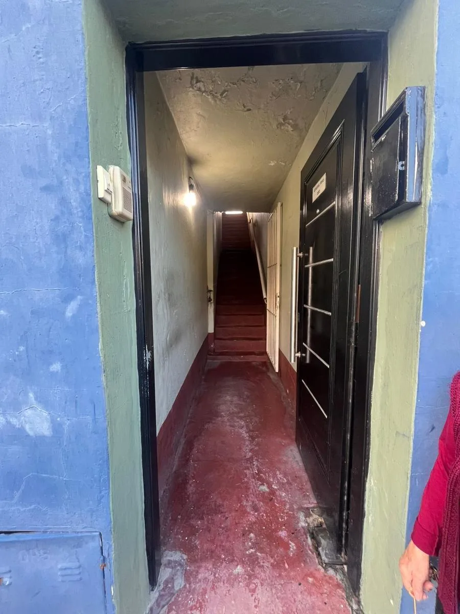 Apartamento de 2 ambientes no 1º andar por escada em Lomas de Zamora