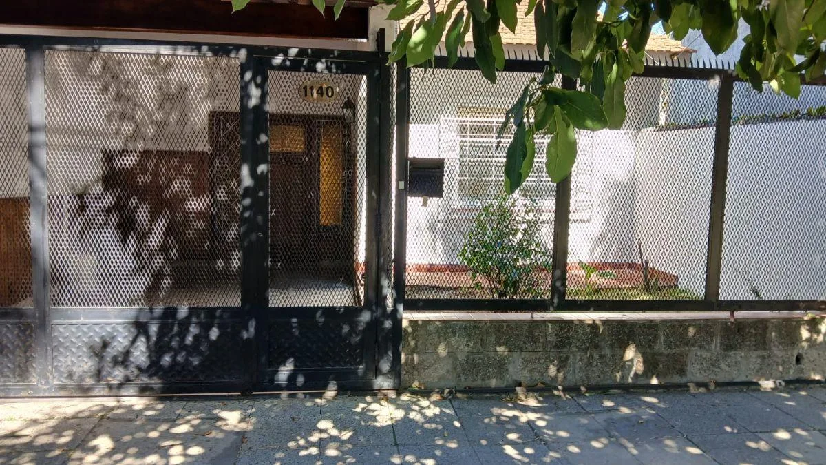 PH tipo casa al frente con cochera en Lomas de Zamora