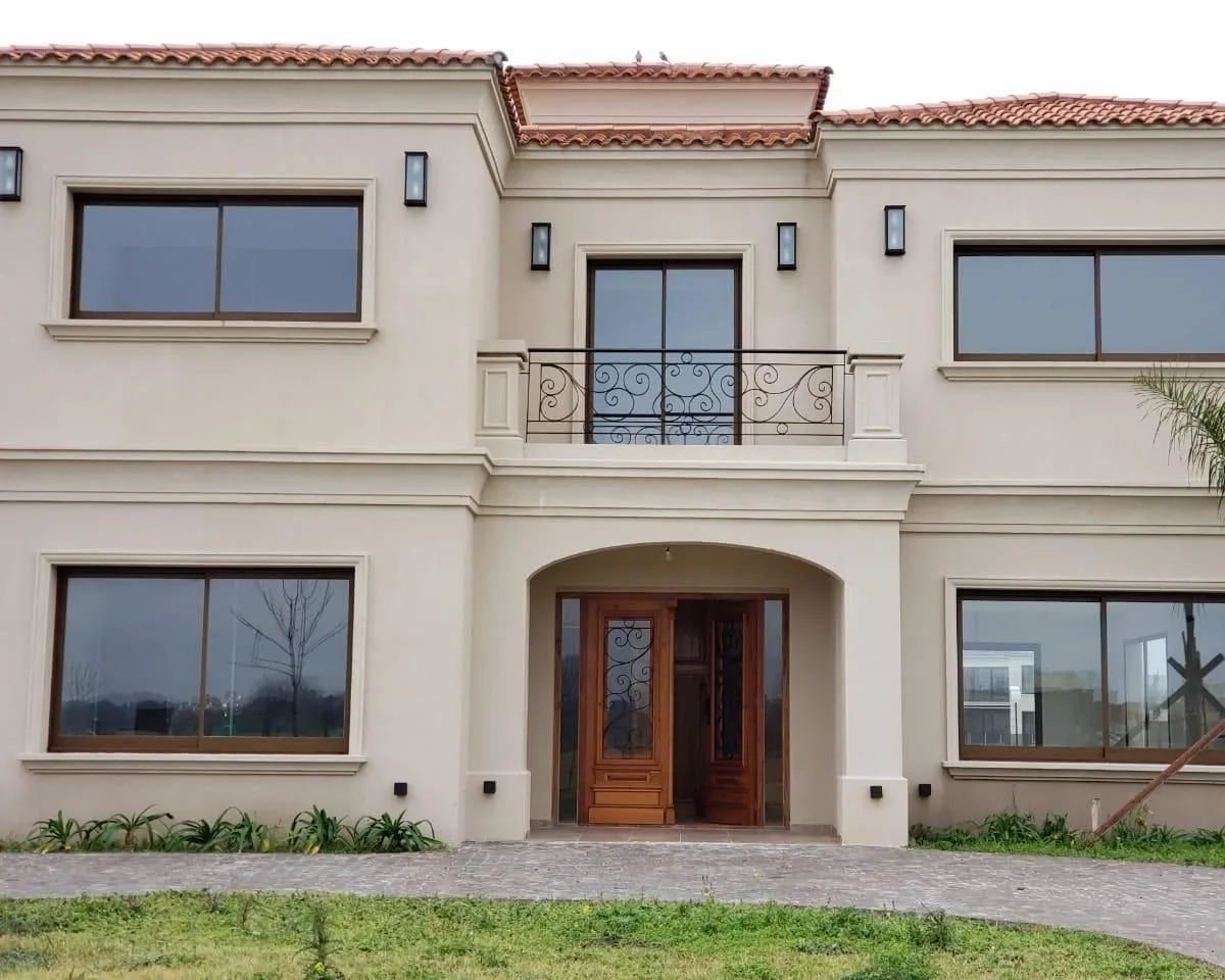 Casa 6 Ambientes en Alquiler en Barrio Cerrado