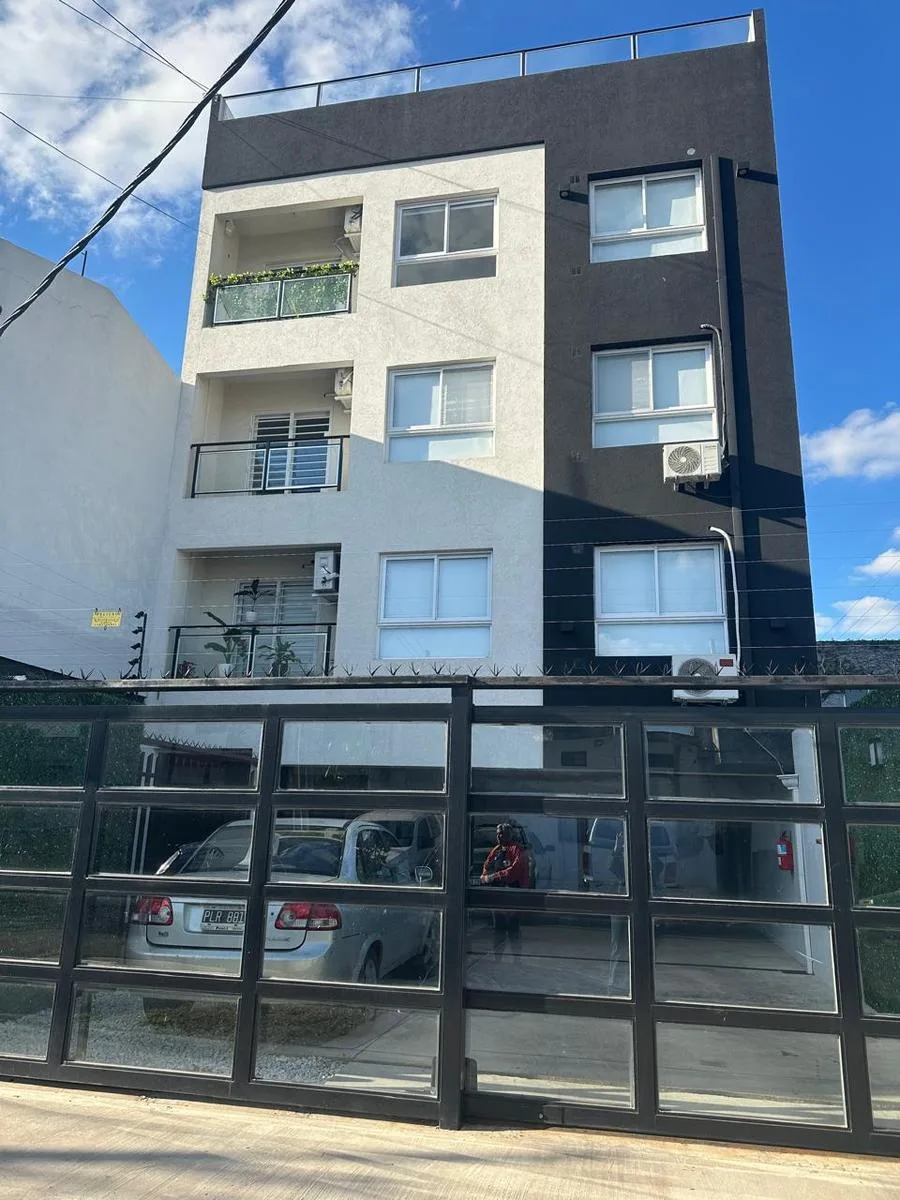 Studio apartment with private terrace in Villa Luzuriaga