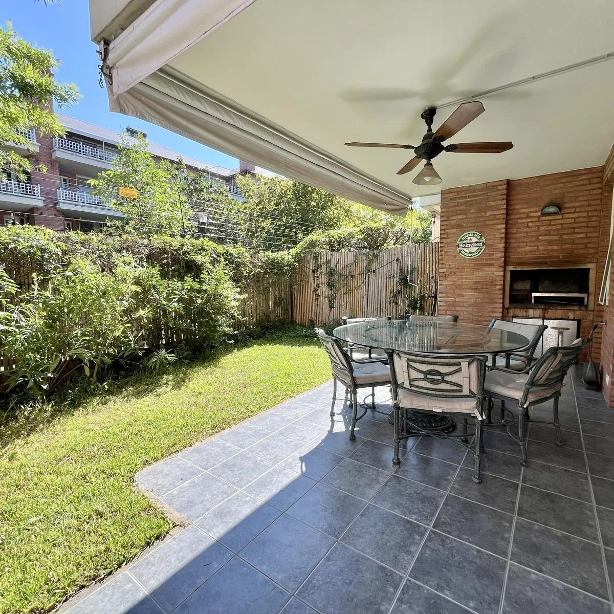 Departamento de 3 ambientes con jardín en San Isidro