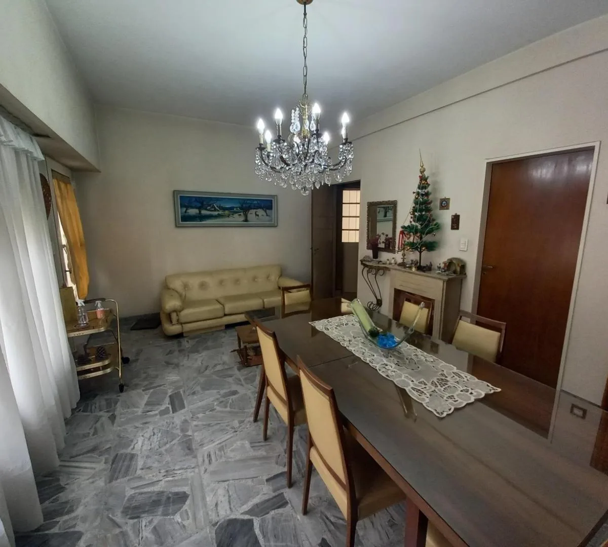 Casa de 4 ambientes en La Matanza con cochera y patio con pileta