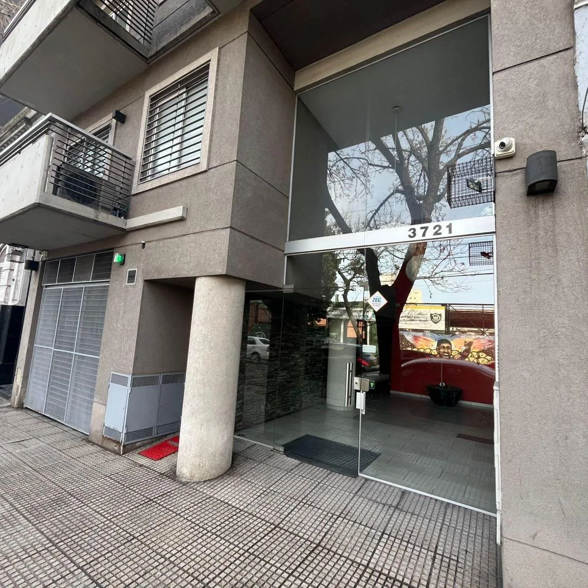 Kitnet de um ambiente na Boedo com varanda de frente