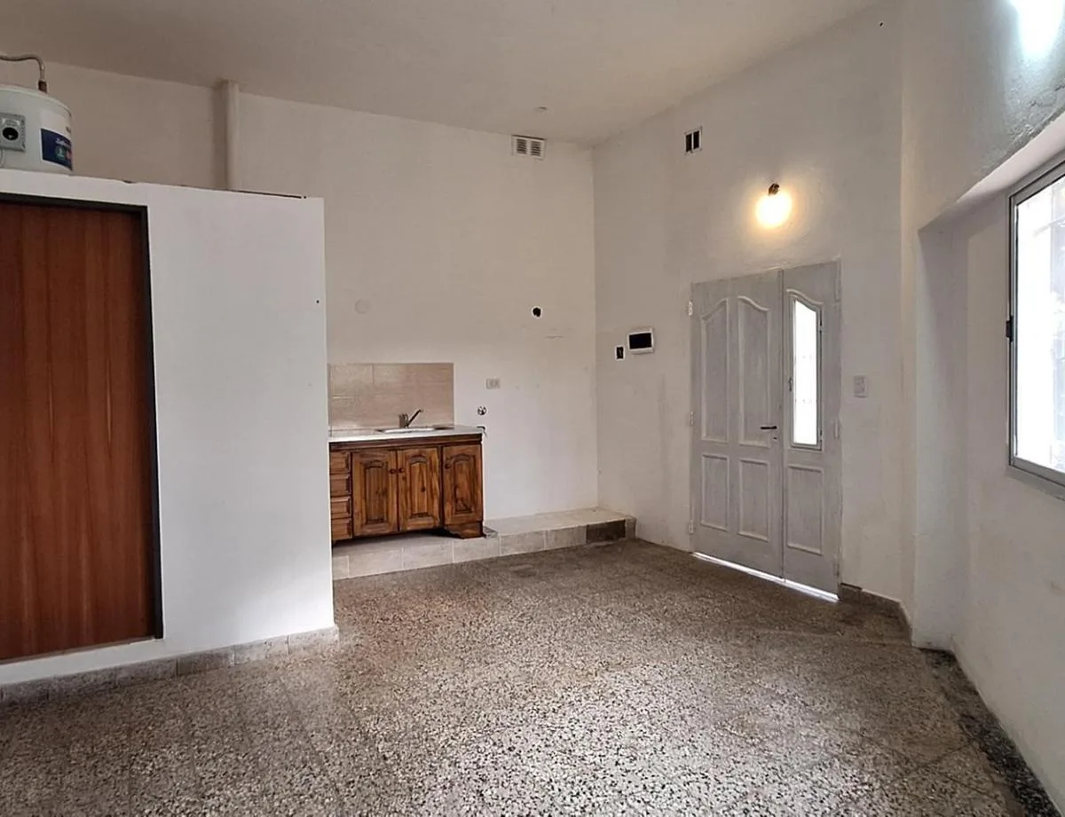 Monoambiente PH con ingreso independiente en Lomas de Zamora