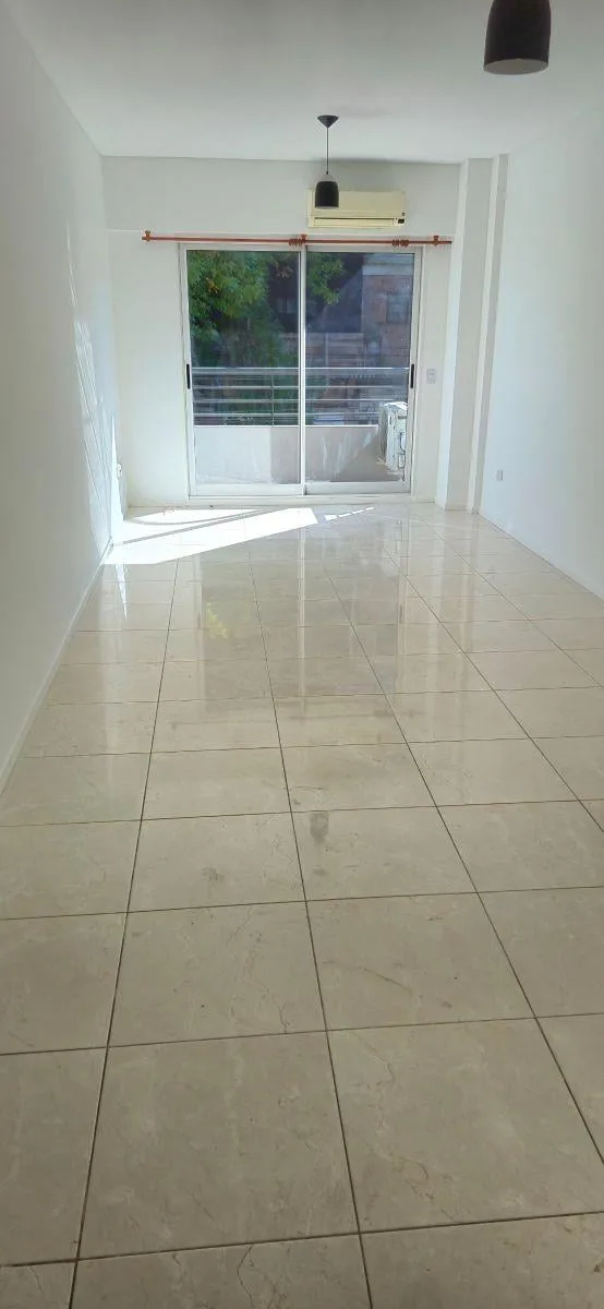 Apartamento de 2 ambientes com varanda, 45 m² e vaga fixa em Almagro