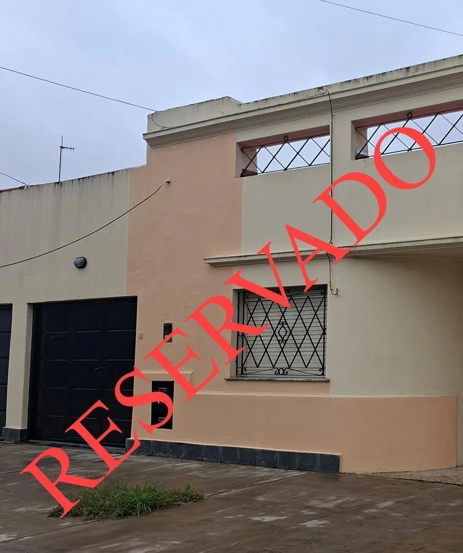 Apartamento térreo de 2 dormitórios em Lanús Oeste