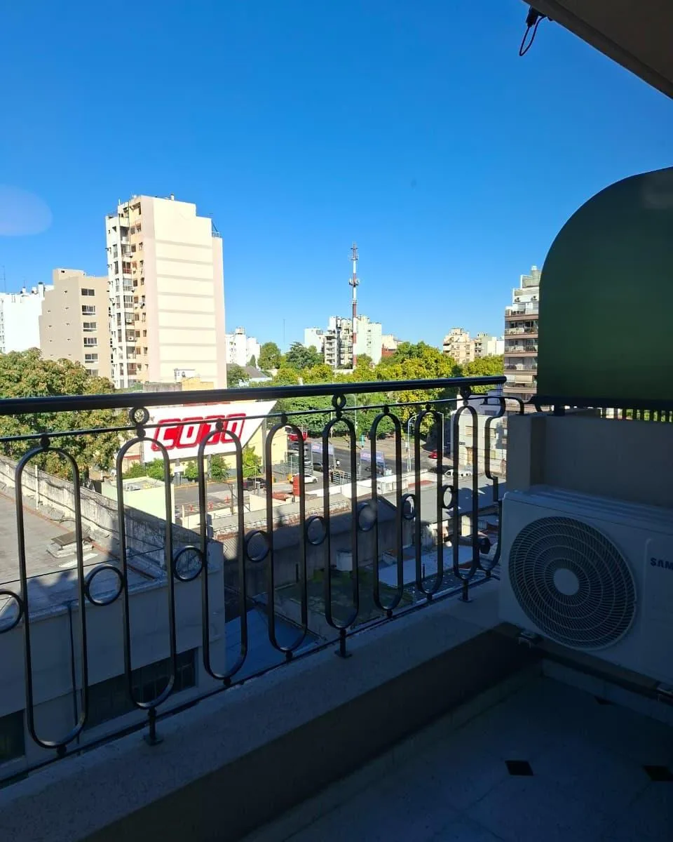 Квартира-студия с балконом, бассейном и грилем в Flores