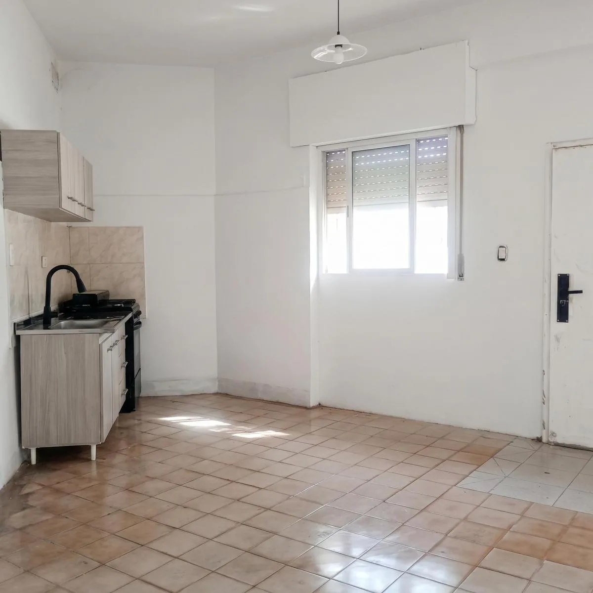 Kitnet PH (unidade com entrada independente) no bairro Ituzaingó Norte