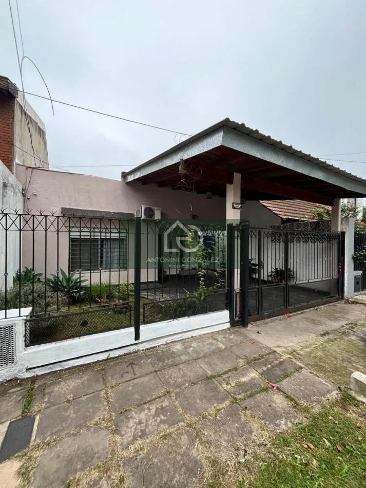 Casa de 4 ambientes com 3 quartos em Ituzaingó Sur