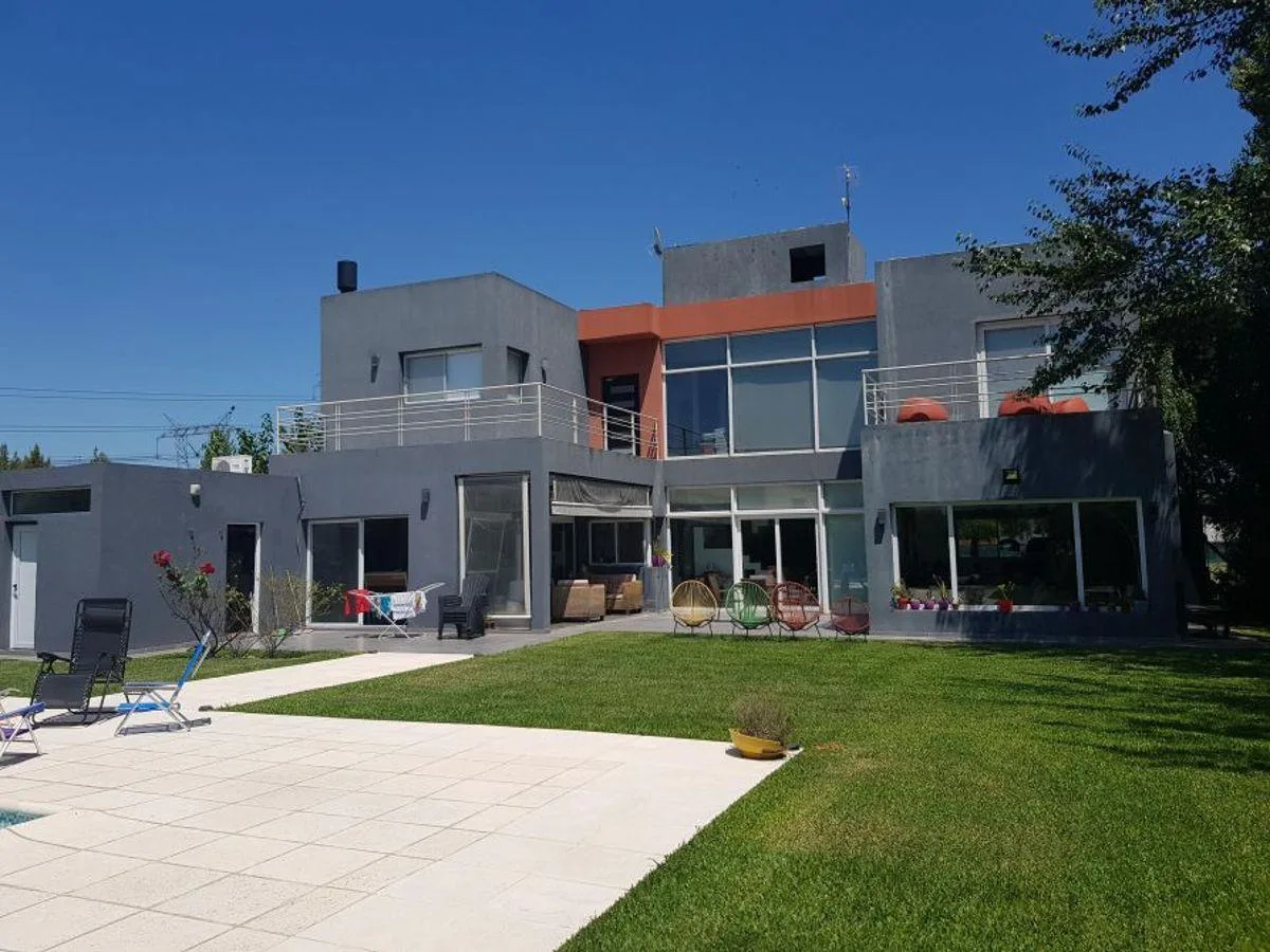 Four-bedroom house in Barrio Cerrado La Magdalena, Canning