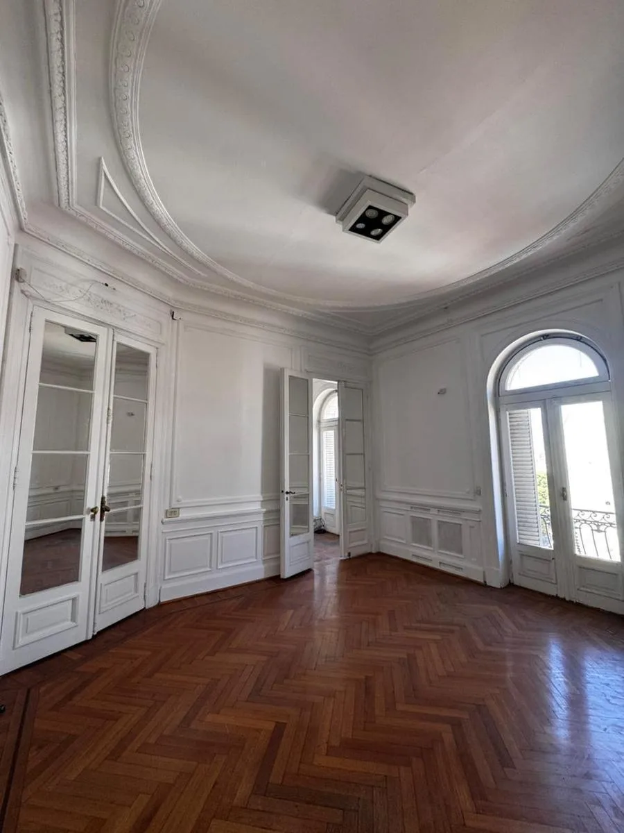 Apartamento com quatro dormitórios em Recoleta