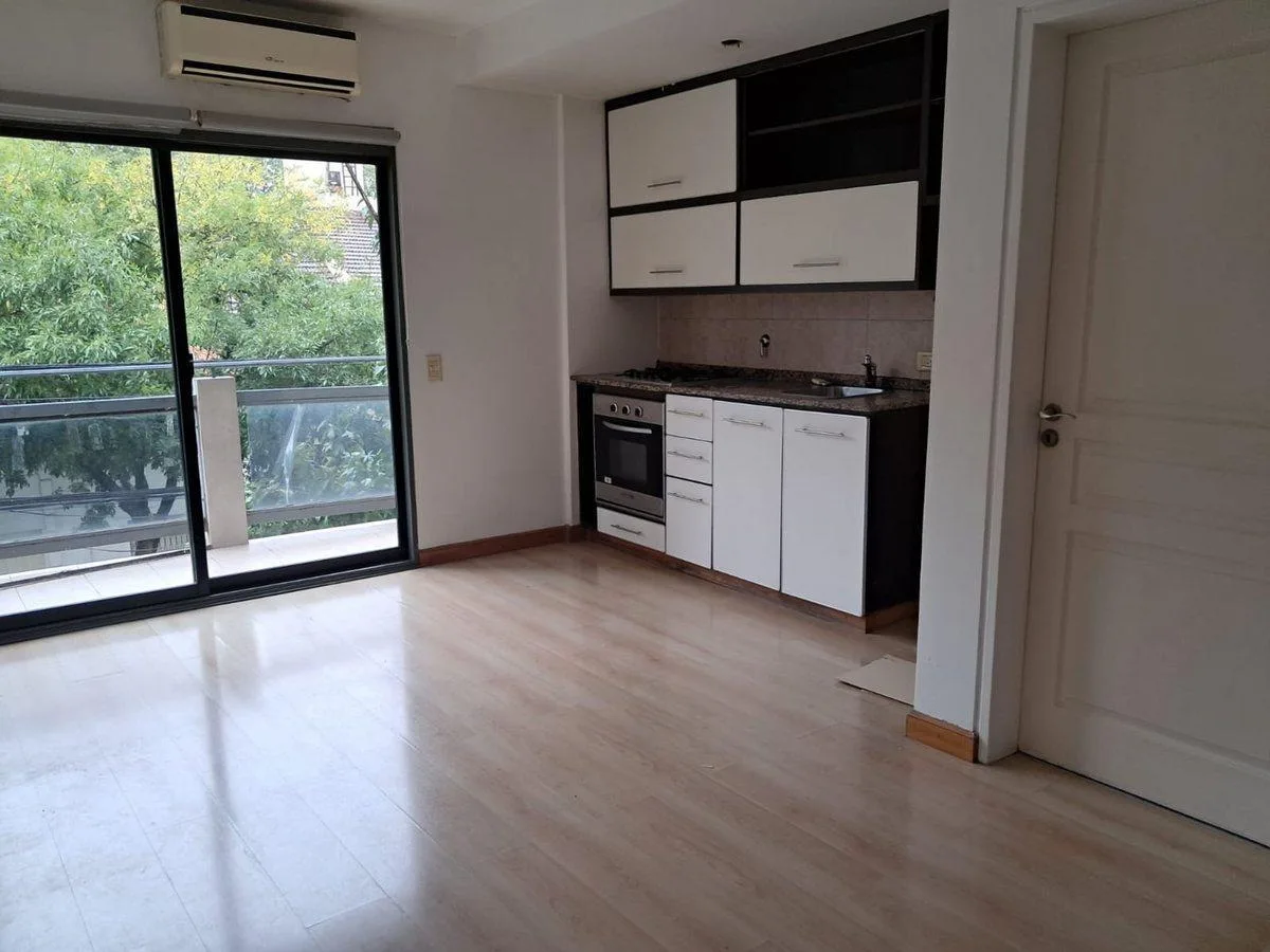 Apartamento de dois ambientes de frente em Villa Urquiza