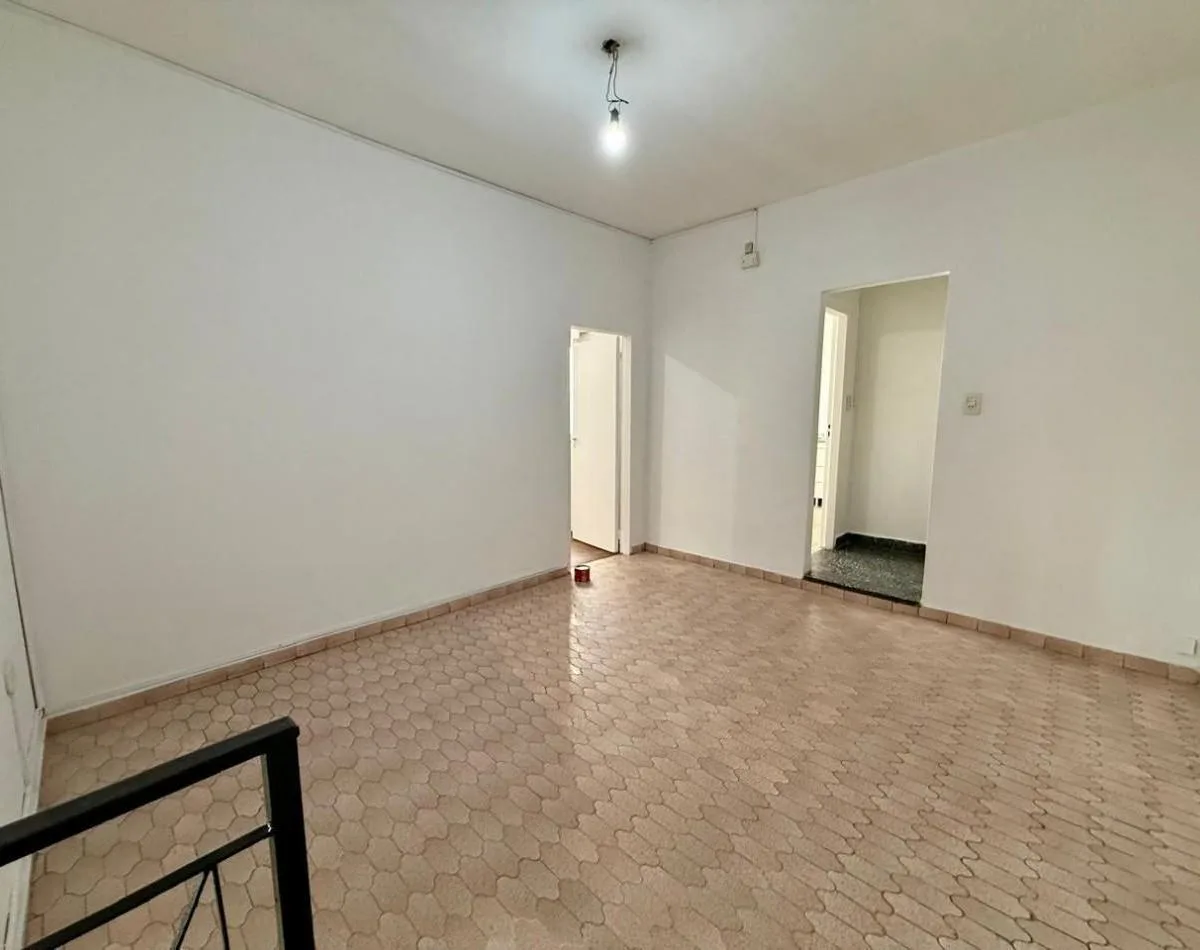 PH de 3 ambientes en 1° piso con balcón y patio sin expensas